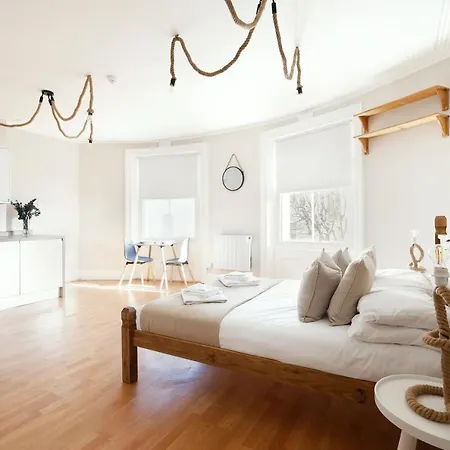 Spacious Brighton Beach Studio Exterior photo