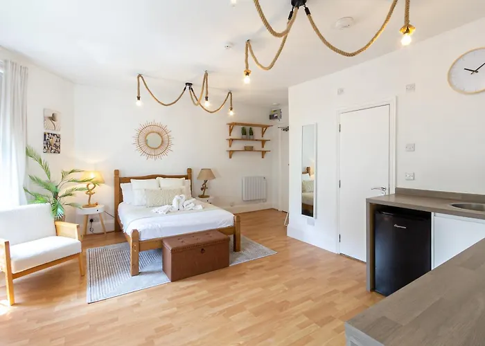 Spacious Brighton Beach Studio