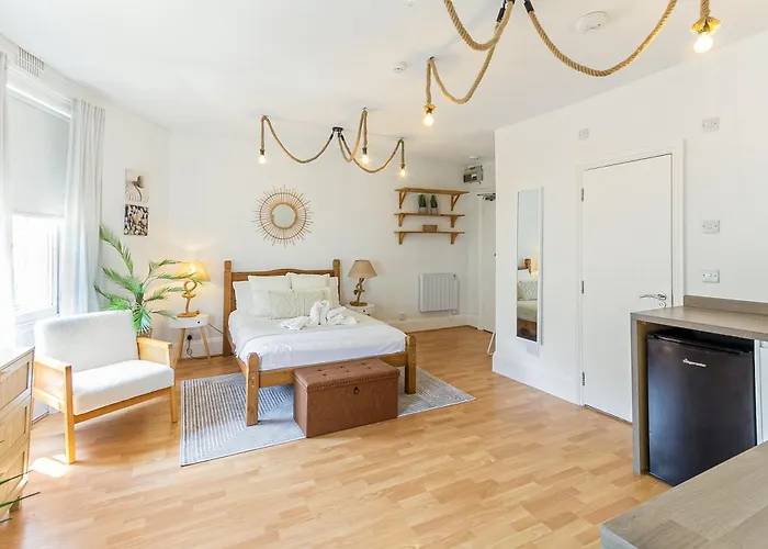 Spacious Brighton Beach Studio