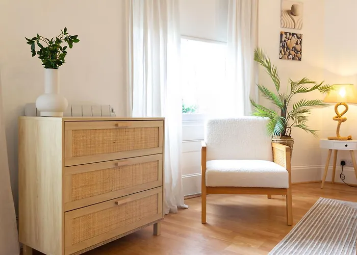 Spacious Brighton Beach Studio